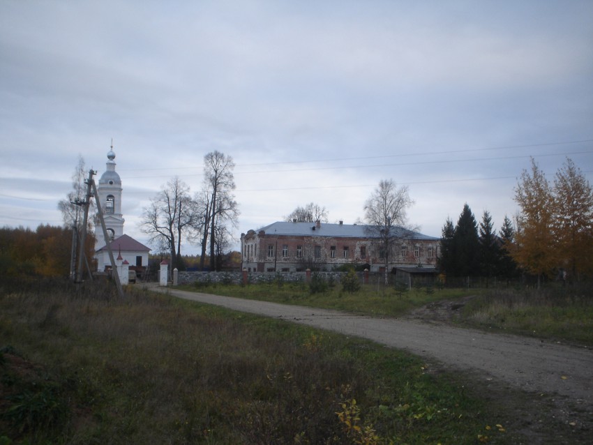 Адрианов Успенский монастырь, Адрианова Слобода (Пошехонский район, Ярославская область). общий вид в ландшафте