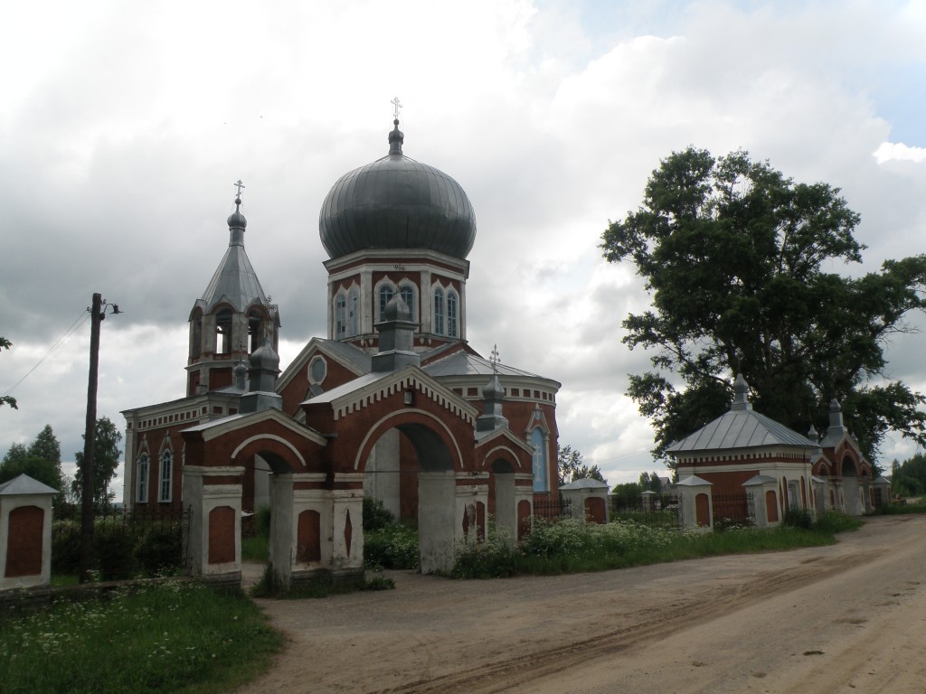 Церковь Успения Пресвятой Богородицы, Печёнкино (Шарьинский район, Костромская область). фасады
