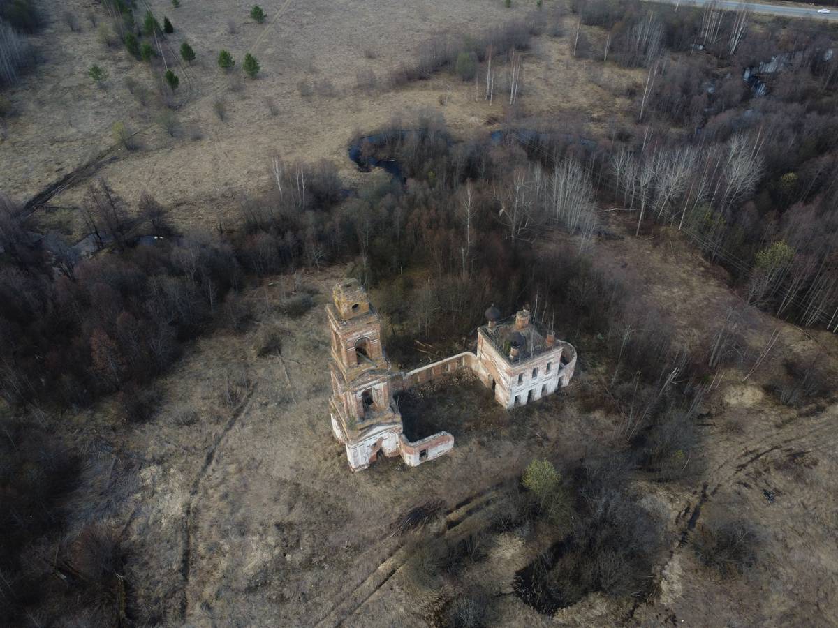 общий вид в ландшафте. Церковь Преображения Господня, Спас-Пенье, урочище (Судиславский район, Костромская область)