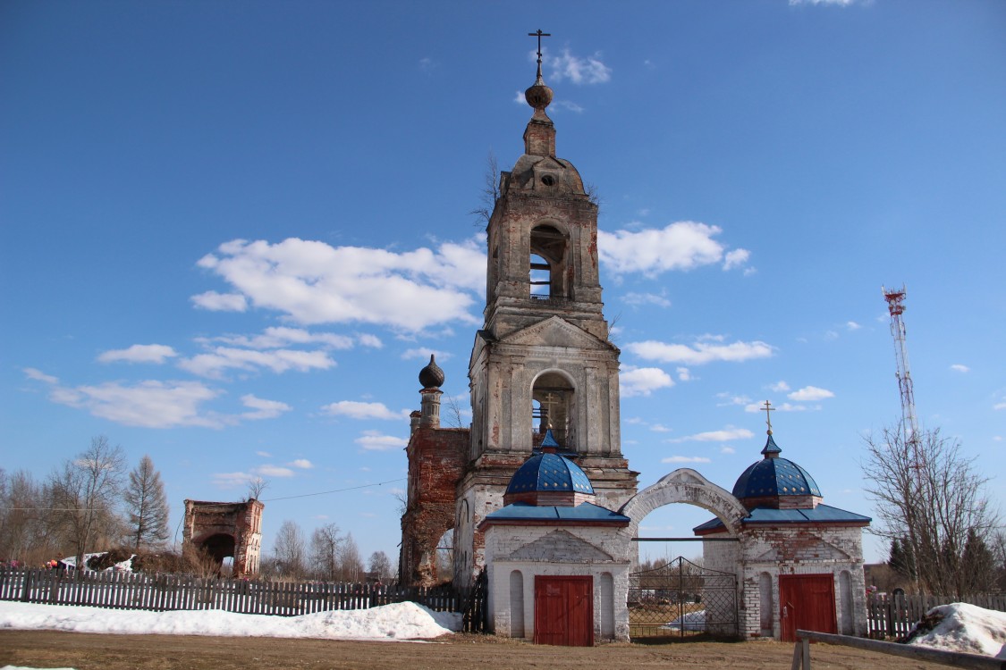 Храмовый комплекс. Церкви Покрова Пресвятой Богородицы и Космы и Дамиана, Покров-Рогули (Пошехонский район, Ярославская область). фасады