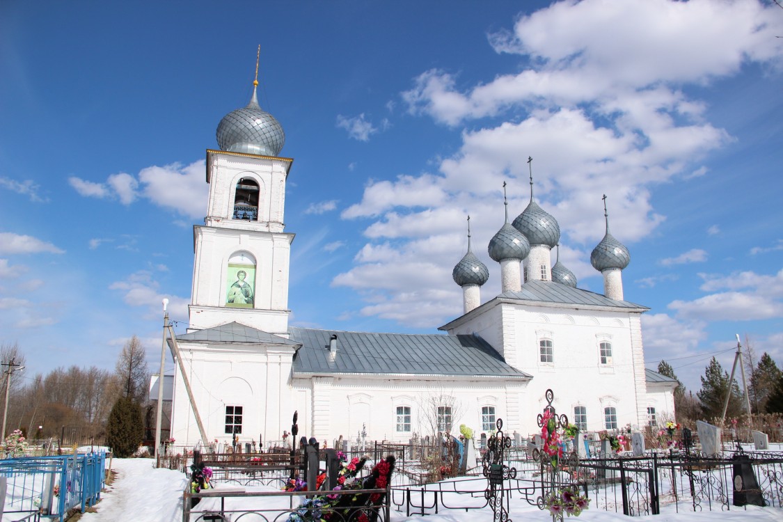 Церковь Жён-мироносиц, Дмитриевское (Пошехонский район, Ярославская область). фасады