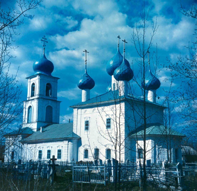 Дмитриевское. Церковь Жён-мироносиц. фасады