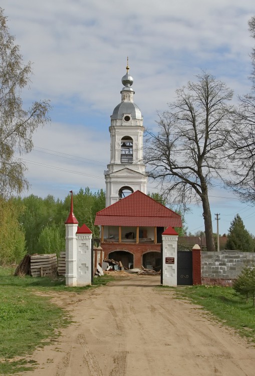 Адрианов Успенский монастырь, Адрианова Слобода (Пошехонский район, Ярославская область). общий вид в ландшафте