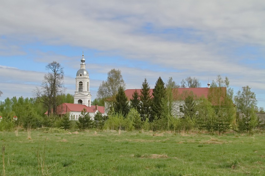 Адрианова Слобода. Адрианов Успенский монастырь. общий вид в ландшафте
