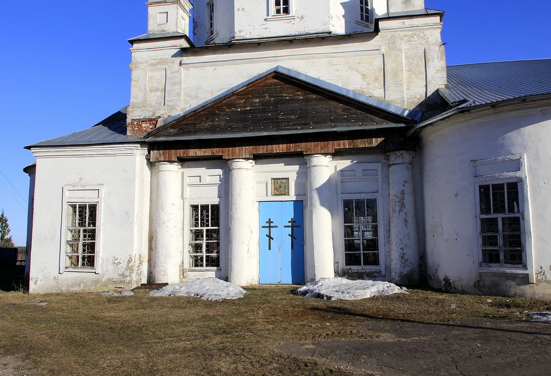 Собор Троицы Живоначальной, Ветлуга (Ветлужский район, Нижегородская область). архитектурные детали, Северный вход в холодный храм.