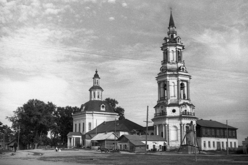 Церковь Троицы Живоначальной, Среднеивкино (Верхошижемский район, Кировская область). архивная фотография, Автор Б.И. Татаринов, фото 1958г. С сайта http://www.shizhma.ru/gallery/category/19-churches.html?limitstart=0