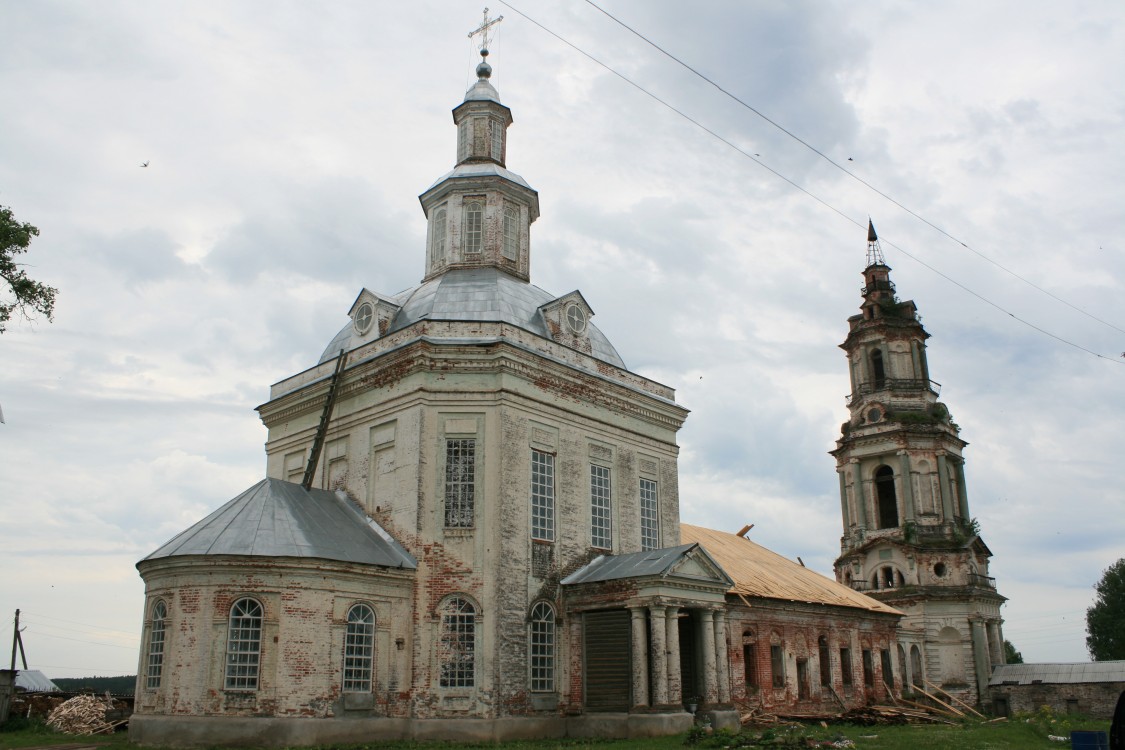 Среднеивкино. Церковь Троицы Живоначальной. фасады