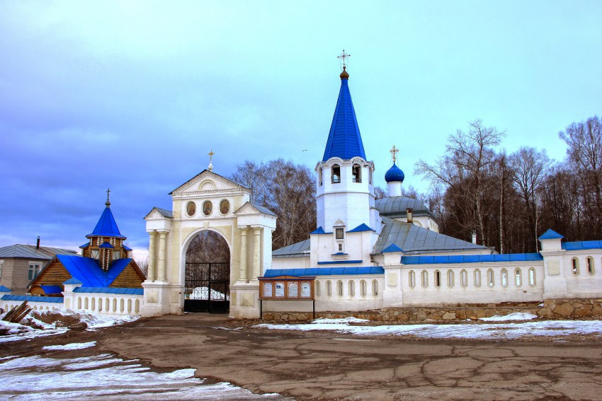 Церковь Покрова Пресвятой Богородицы, Советск (Советский район, Кировская область). общий вид в ландшафте