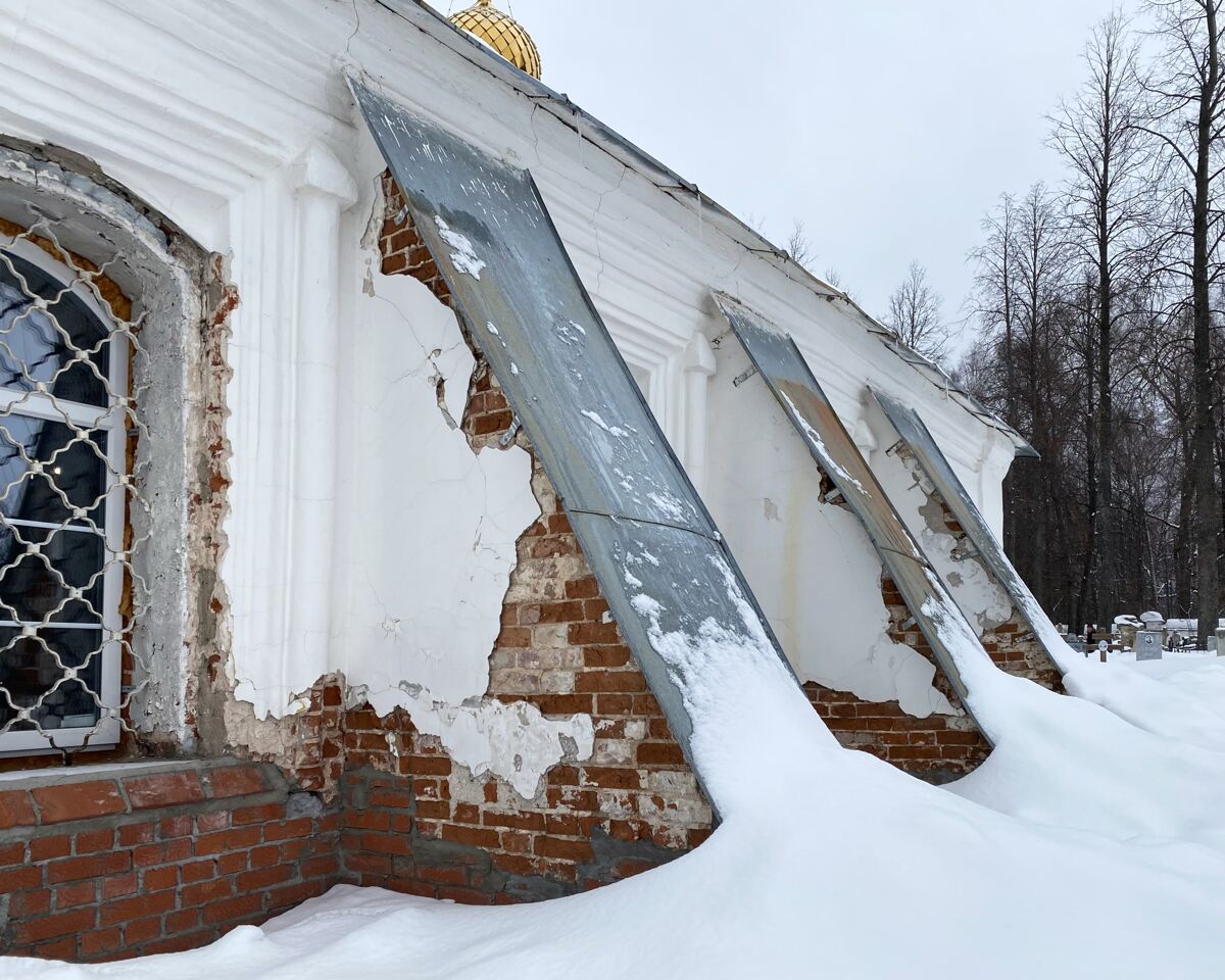 Церковь Покрова Пресвятой Богородицы, Советск (Советский район, Кировская область). архитектурные детали, Контрфорсы у южной стены трапезной