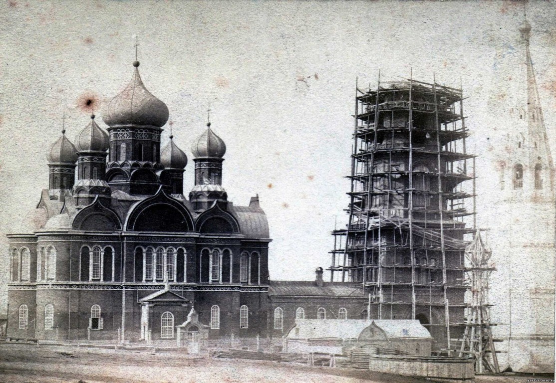 Собор Троицы Живоначальной, Яранск (Яранский район, Кировская область). архивная фотография, Фото с сайта:http://yar1591.ucoz.ru/photo/4-0-280