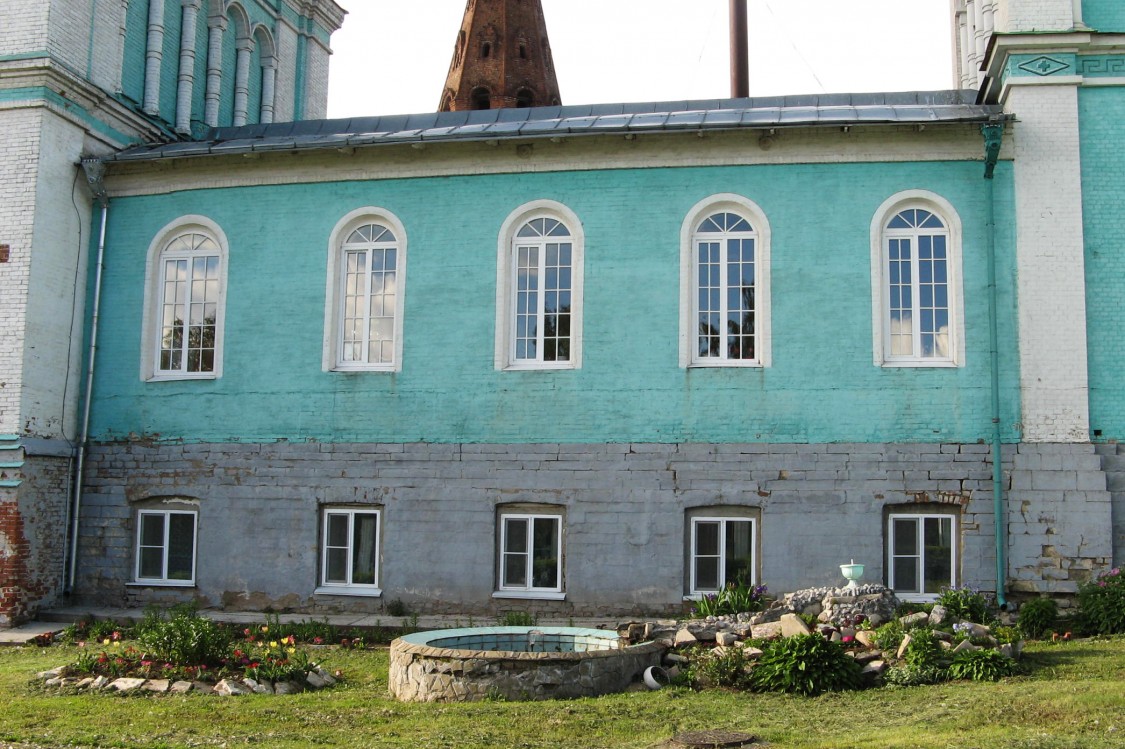 Собор Троицы Живоначальной, Яранск (Яранский район, Кировская область). архитектурные детали, Северный фасад трапезной собора