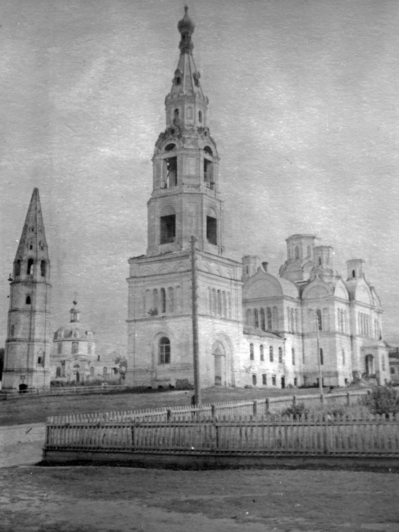 Яранск. Собор Троицы Живоначальной. архивная фотография, фотоснимок сделан в 1947 году