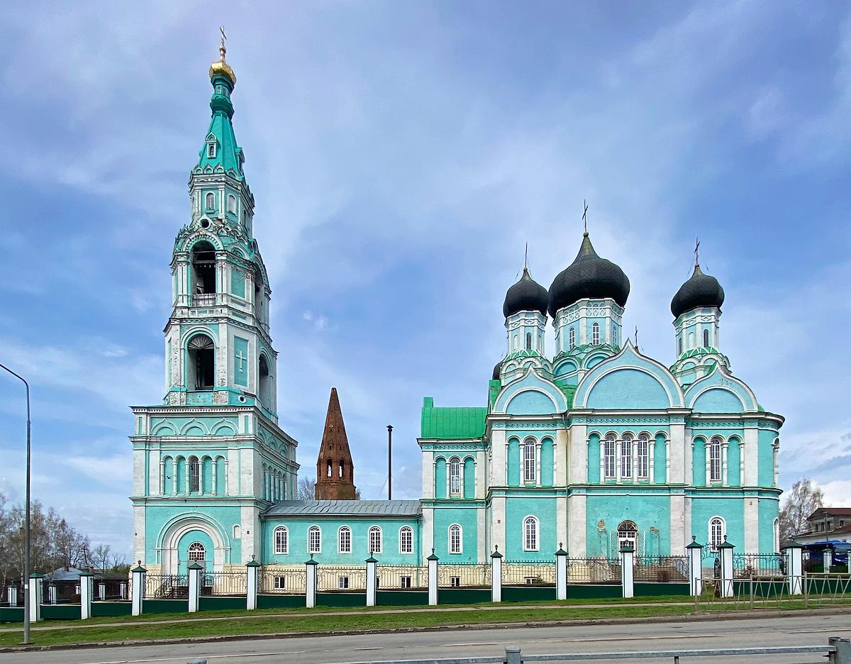 Вид с юга, фасады. Собор Троицы Живоначальной, Яранск (Яранский район, Кировская область)