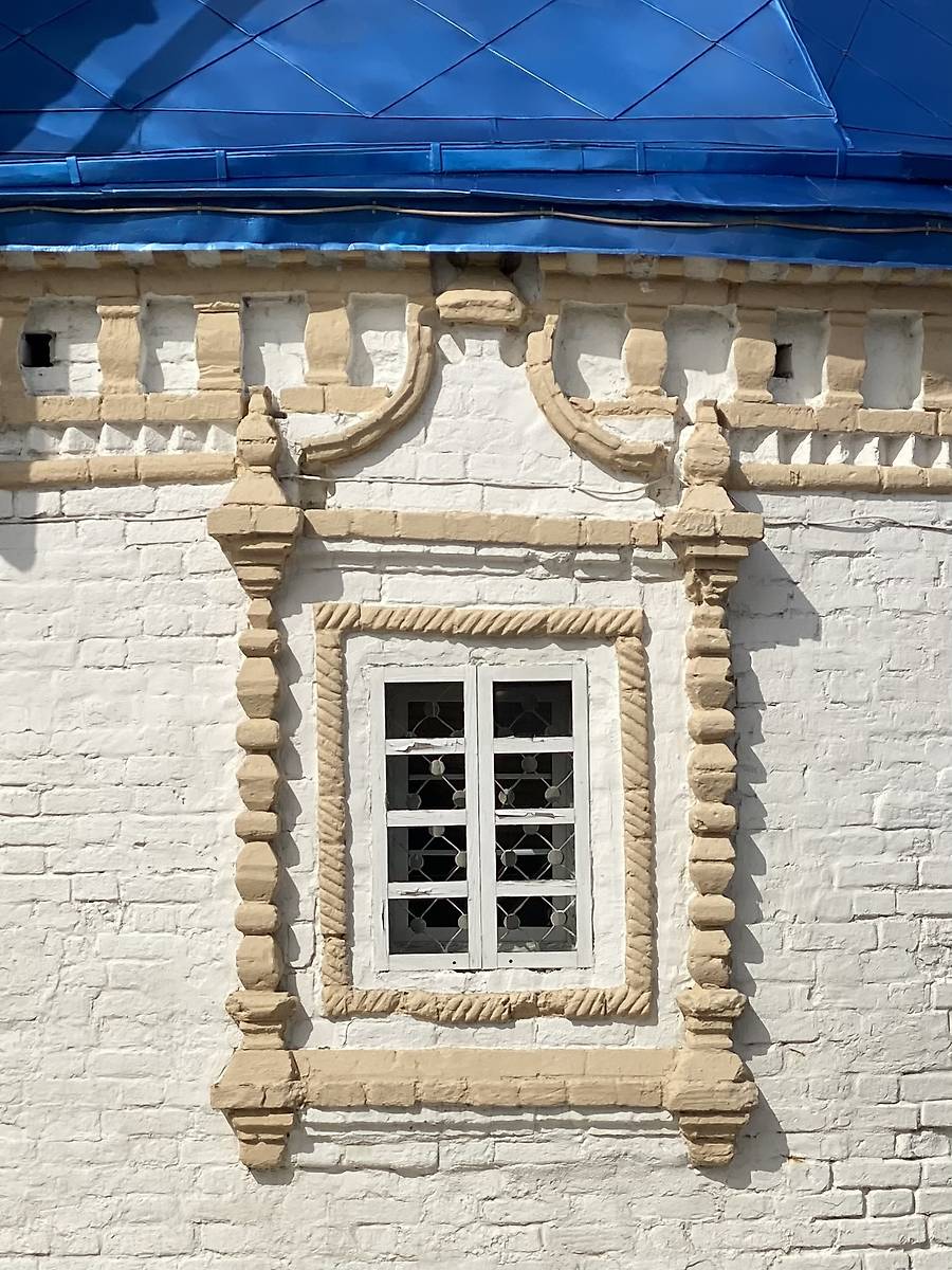 Окно апсиды, архитектурные детали. Церковь Благовещения Пресвятой Богородицы, Яранск (Яранский район, Кировская область)