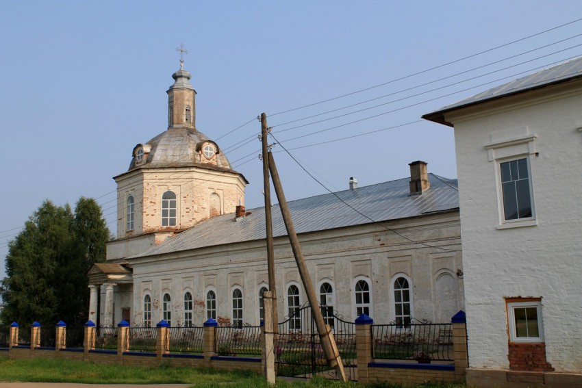 Адышево. Церковь Покрова Пресвятой Богородицы. общий вид в ландшафте