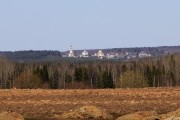 Храмовый комплекс. Церкви Николая Чудотворца и Преображения Господня, Вид с пригорка за деревней Булычи (за Чудиново). Расстояние по прямой 7,62км.<br>, Великорецкое, Юрьянский район, Кировская область