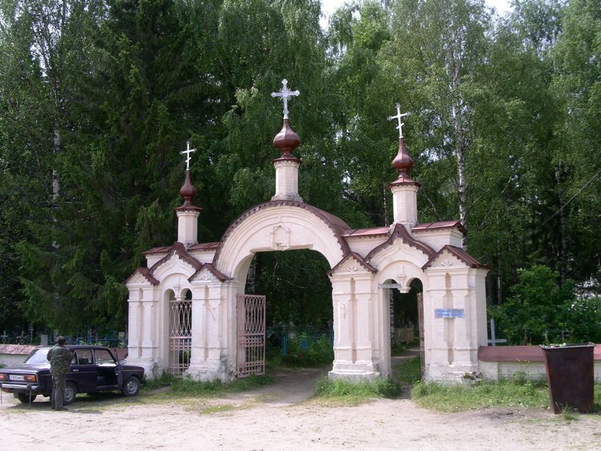 Церковь Успения Пресвятой Богородицы, Лальск (Лузский район, Кировская область). дополнительная информация, кладбищенские врата