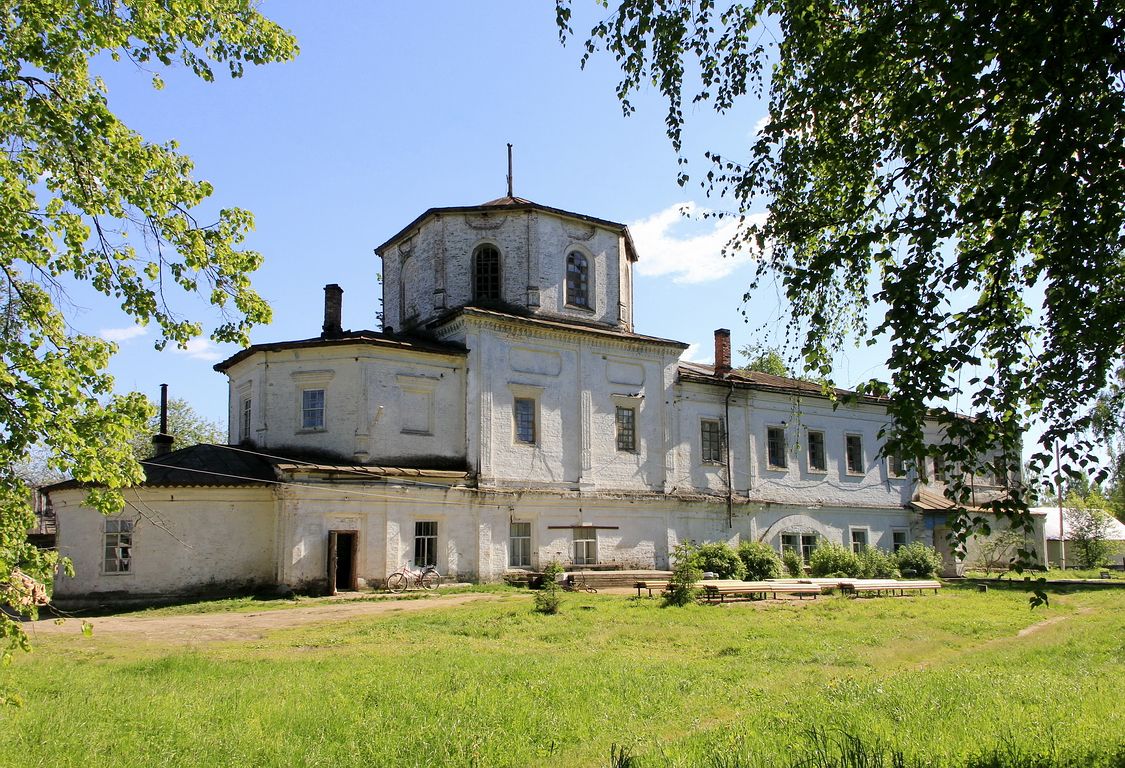 Церковь Преображения Господня, Лальск (Лузский район, Кировская область). общий вид в ландшафте, Вид с северо-востока.