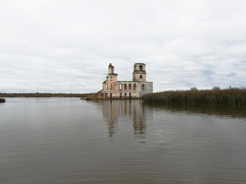 Крохино (акватория Шекснинского водохранилища). Церковь Рождества Христова. общий вид в ландшафте, вид с севера