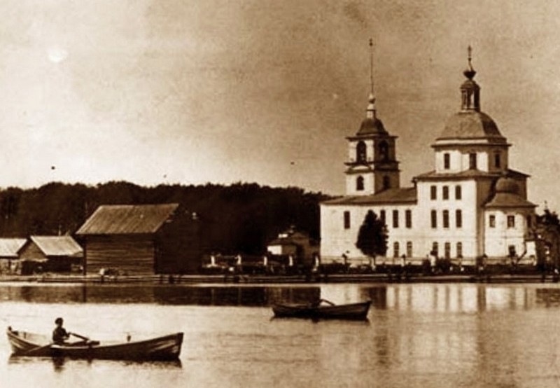 Церковь Рождества Христова, Крохино (акватория Шекснинского водохранилища) (Белозерский район, Вологодская область). архивная фотография, фото с сайта http://www.blago.ru.postman.ru/want_to_help/84/?tab=about