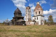 Храмовый комплекс. Церкви Воздвижения Креста Господня и Успения Пресвятой Богородицы, Вид с юго-востока<br>, Ухтома, Вашкинский район, Вологодская область