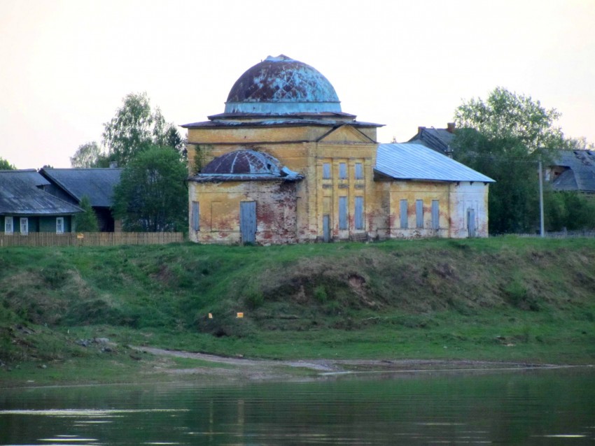 Церковь Благовещения Пресвятой Богородицы, Красное (Тотемский район, Вологодская область). фасады, вид с северо-востока