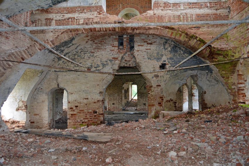 Церковь Воскресения Христова, Царева (Тотемский район, Вологодская область). интерьер и убранство, Восточная сторона трапезной нижнего храма