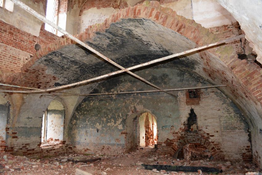 Церковь Воскресения Христова, Царева (Тотемский район, Вологодская область). интерьер и убранство, Западная сторона трапезной нижнего храма