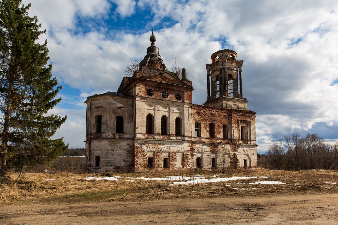 Церковь Воскресения Христова, Царева (Тотемский район, Вологодская область). общий вид в ландшафте