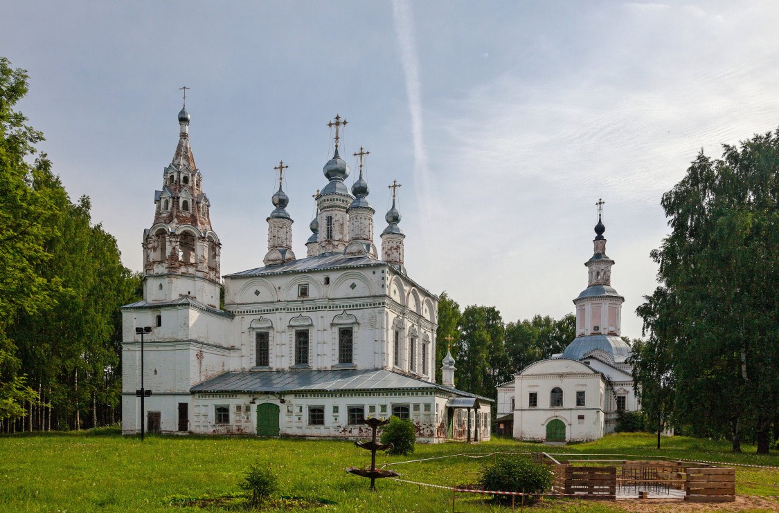 Великий Устюг. Устюжский Спасо-Преображенский женский монастырь. фасады