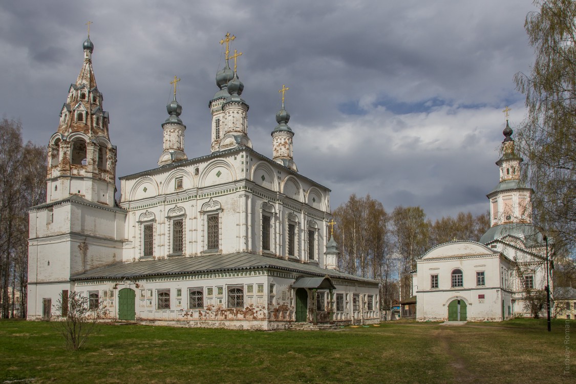 Великий Устюг. Устюжский Спасо-Преображенский женский монастырь. фасады