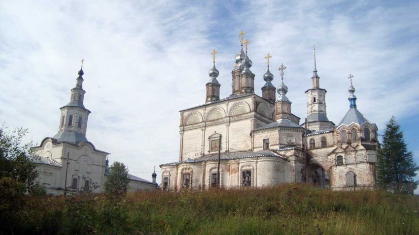 Лальск. Ансамбль Воскресенского собора с колокольней и Благовещенской церкви. общий вид в ландшафте