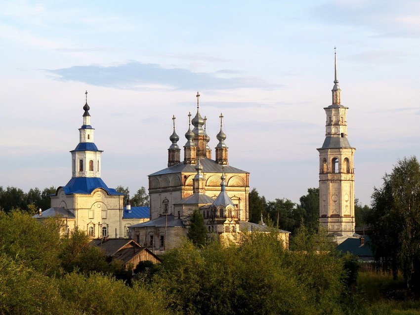 Лальск. Ансамбль Воскресенского собора с колокольней и Благовещенской церкви. фасады