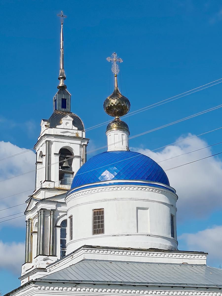Завершение основного объема и колокольни, вид с юго-востока, архитектурные детали. Церковь Рождества Пресвятой Богородицы, Подолец (Гаврилово-Посадский район, Ивановская область)