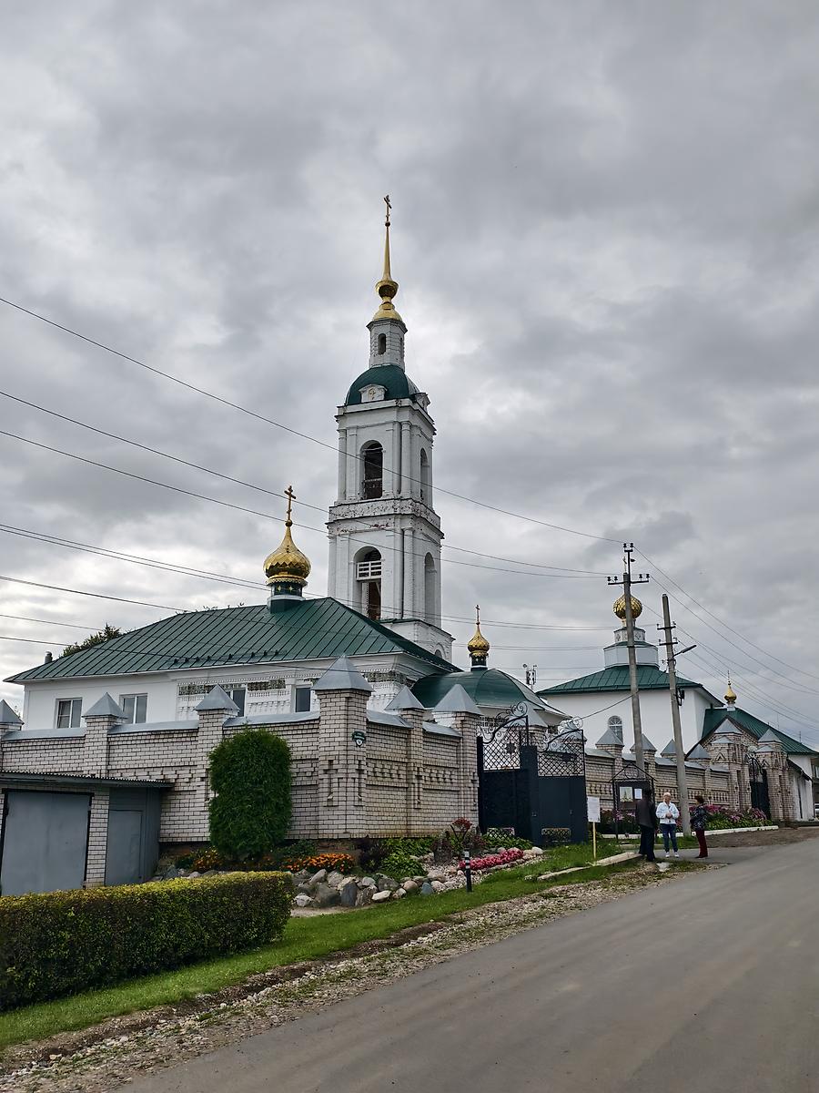 Общий вид восстановленного храмового комплекса., общий вид в ландшафте. Храмовый комплекс Ильинского подворья Ивановского Введенского монастыря, Гаврилов Посад (Гаврилово-Посадский район, Ивановская область)