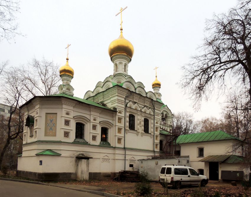 Сокольники. Церковь Троицы Живоначальной при больнице святого Владимира. фасады