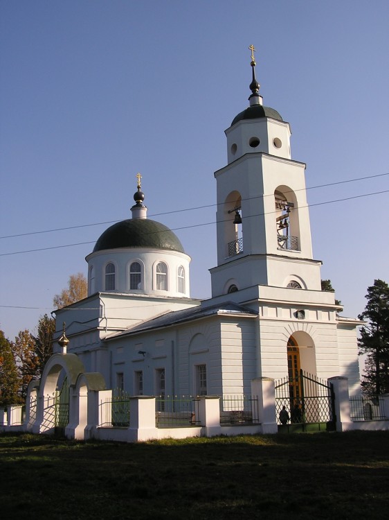 Очево. Церковь Введения во храм Пресвятой Богородицы. фасады