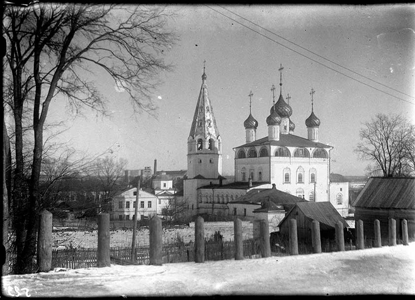 Вязники. Благовещенский монастырь. Собор Благовещения Пресвятой Богородицы с колокольней. архивная фотография, Вид монастыря с улицы Советской. 1930 год