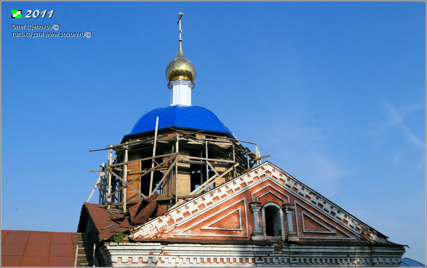 Вязники. Введенский мужской монастырь. Церковь Введения во храм Пресвятой Богородицы. архитектурные детали, К зиме 2011/2012 у храма появились глава и крест