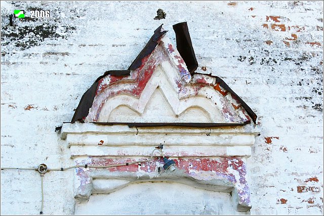 Шустово. Церковь Димитрия Солунского. архитектурные детали, Основной объем, северный фасад, кокошник окна