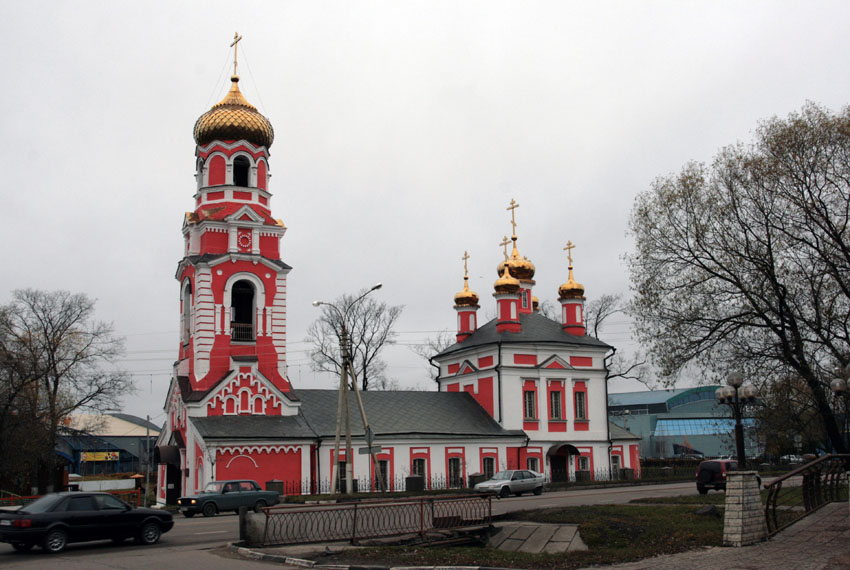 Церковь Сретения Господня, Дмитров (Дмитровский городской округ, Московская область). общий вид в ландшафте