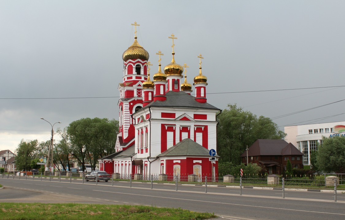 Церковь Сретения Господня, Дмитров (Дмитровский городской округ, Московская область). общий вид в ландшафте