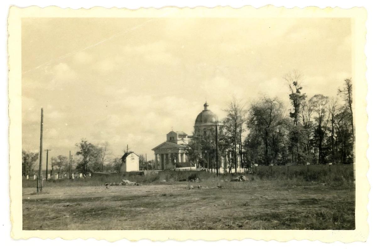 Собор в ландшафте города. Фото 1942 г. с аукциона e-bay.de, архивная фотография. Кафедральный собор Петра и Павла, Гомель (Гомель, город, Беларусь, Гомельская область)