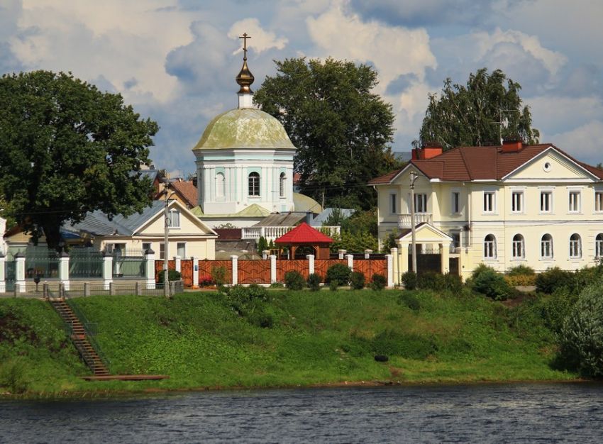 Церковь Мины, Виктора и Викентия, Тверь (Тверь, город, Тверская область). общий вид в ландшафте, Вид с правого берега Волги