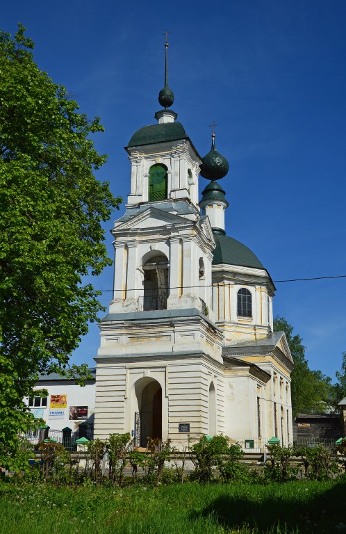 Петровское. Церковь Петра и Павла. фасады