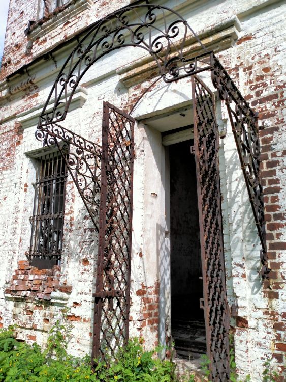 Церковь Воскресения Христова, Залужье (Судиславский район, Костромская область). архитектурные детали, вход с южной стороны
