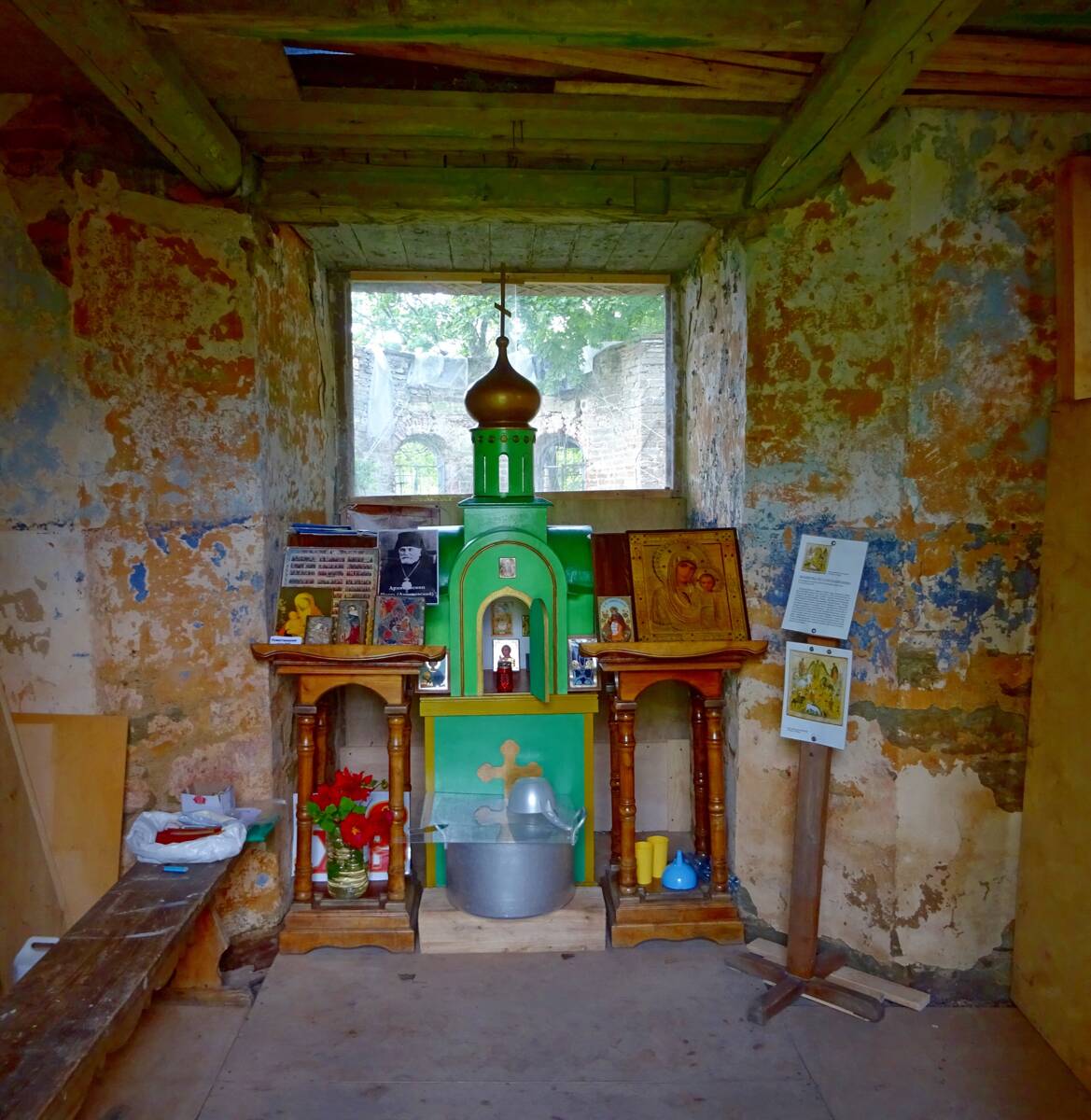 Церковь Михаила Архангела, Удосолово (Кингисеппский район, Ленинградская область). интерьер и убранство, Церковь Михаила Архангела.