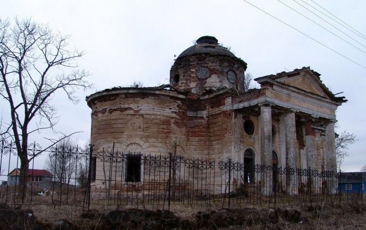 Дятлицы. Церковь Покрова Пресвятой Богородицы. общий вид в ландшафте