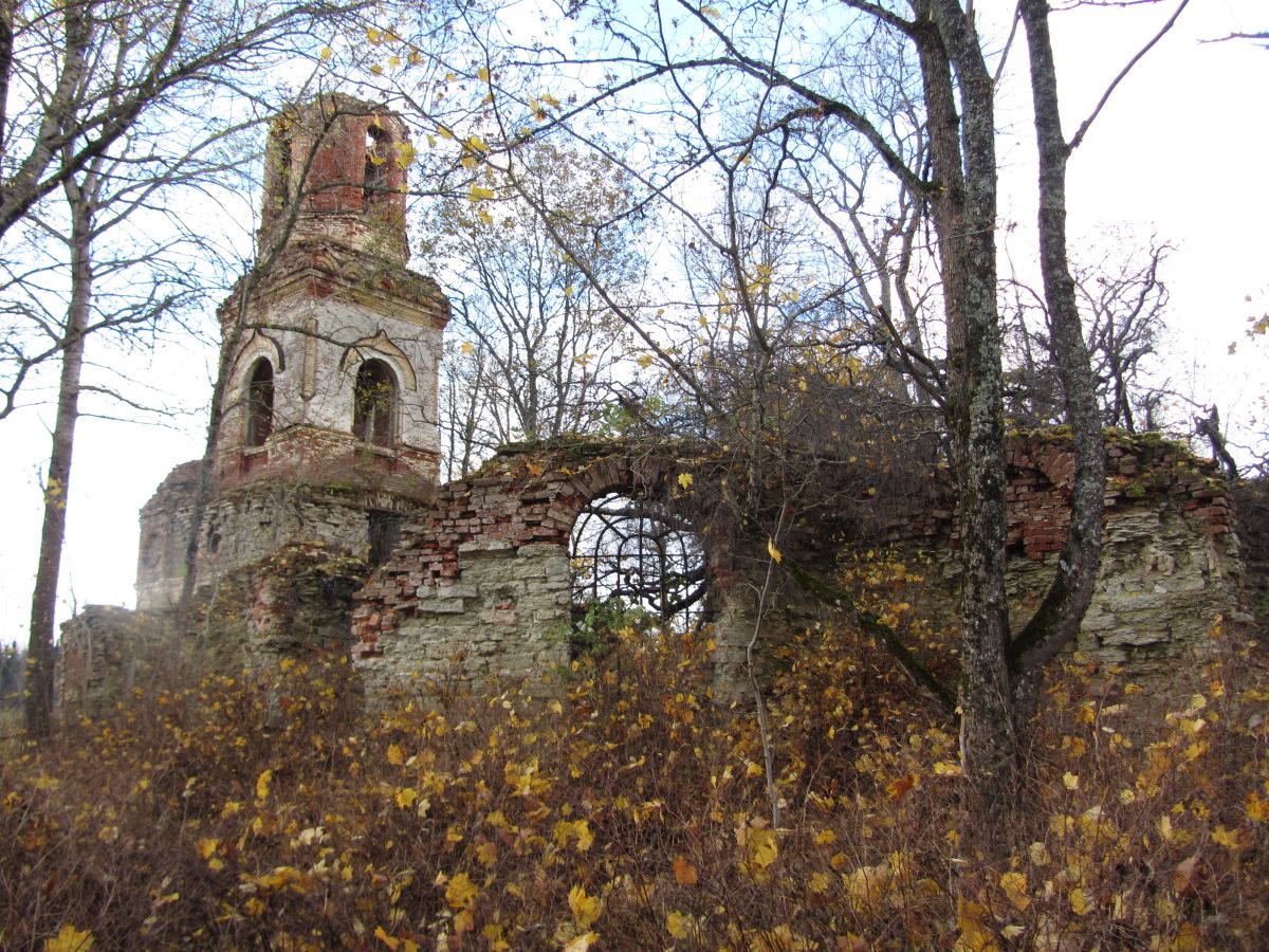 Церковь Троицы Живоначальной, Медуши (Ломоносовский район, Ленинградская область). фасады