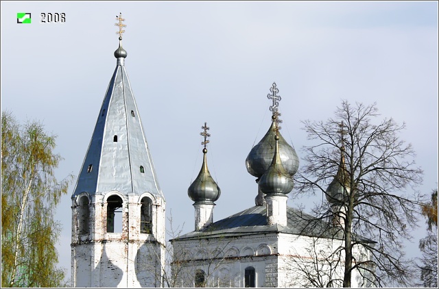 Осипово. Церковь Димитрия Солунского. архитектурные детали, Верхняя часть храма, вид с юго-востока